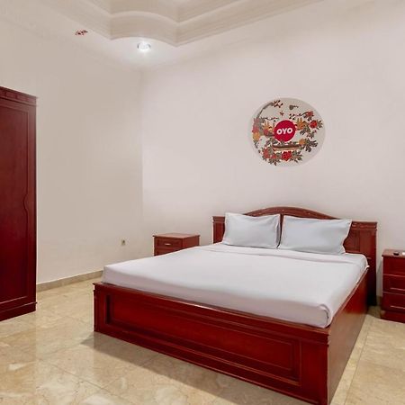 Hotel Oyo Living 2843 Raz House Syariah Medan Esterno foto
