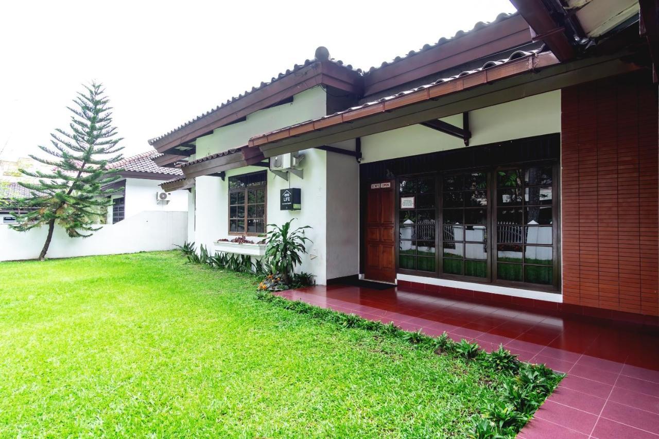 Hotel Oyo Living 2843 Raz House Syariah Medan Esterno foto