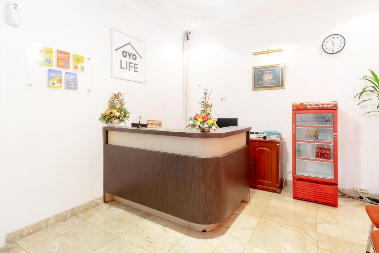 Hotel Oyo Living 2843 Raz House Syariah Medan Esterno foto