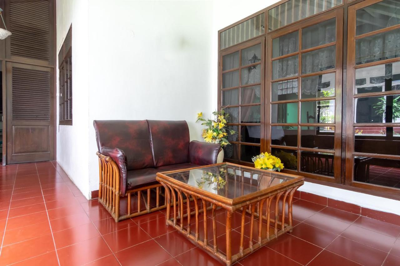 Hotel Oyo Living 2843 Raz House Syariah Medan Esterno foto