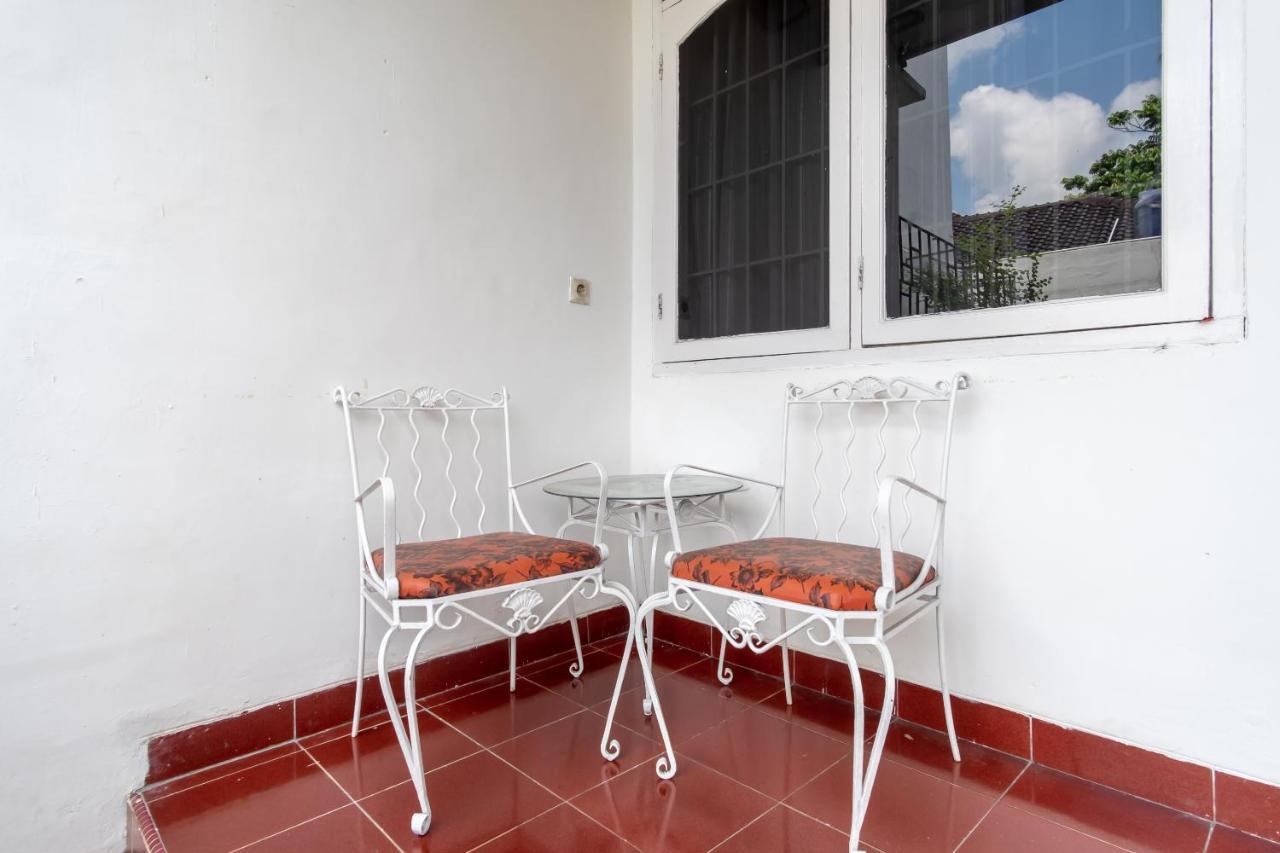 Hotel Oyo Living 2843 Raz House Syariah Medan Esterno foto