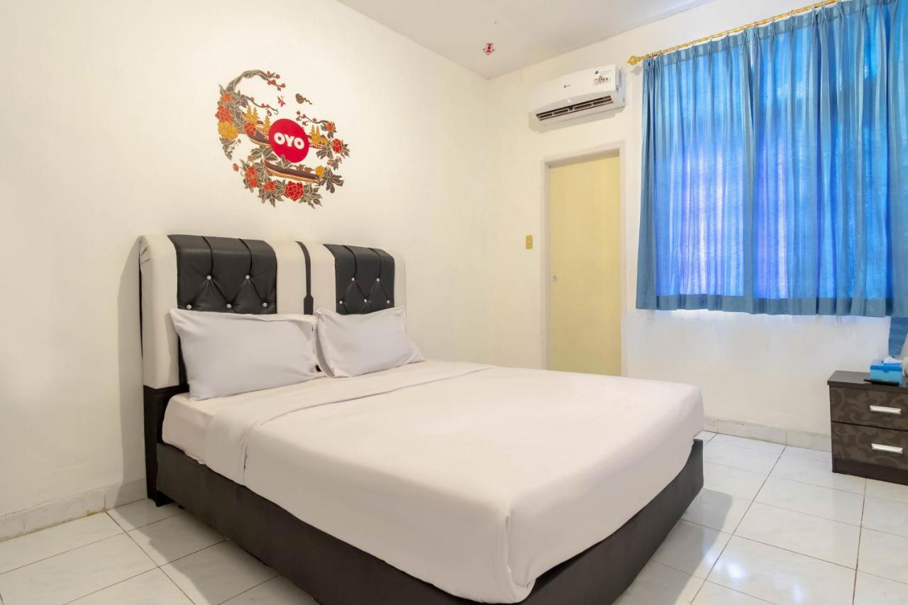 Hotel Oyo Living 2843 Raz House Syariah Medan Esterno foto
