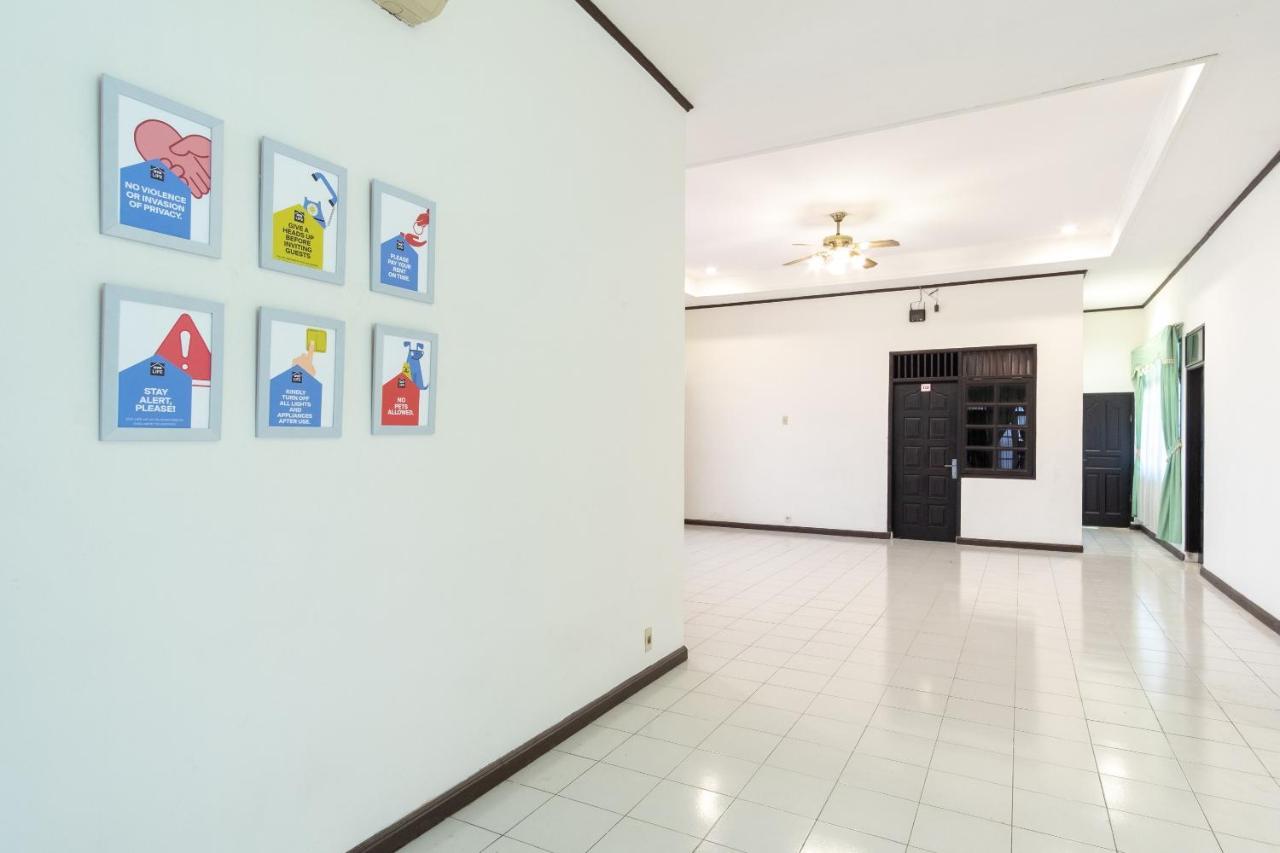 Hotel Oyo Living 2843 Raz House Syariah Medan Esterno foto