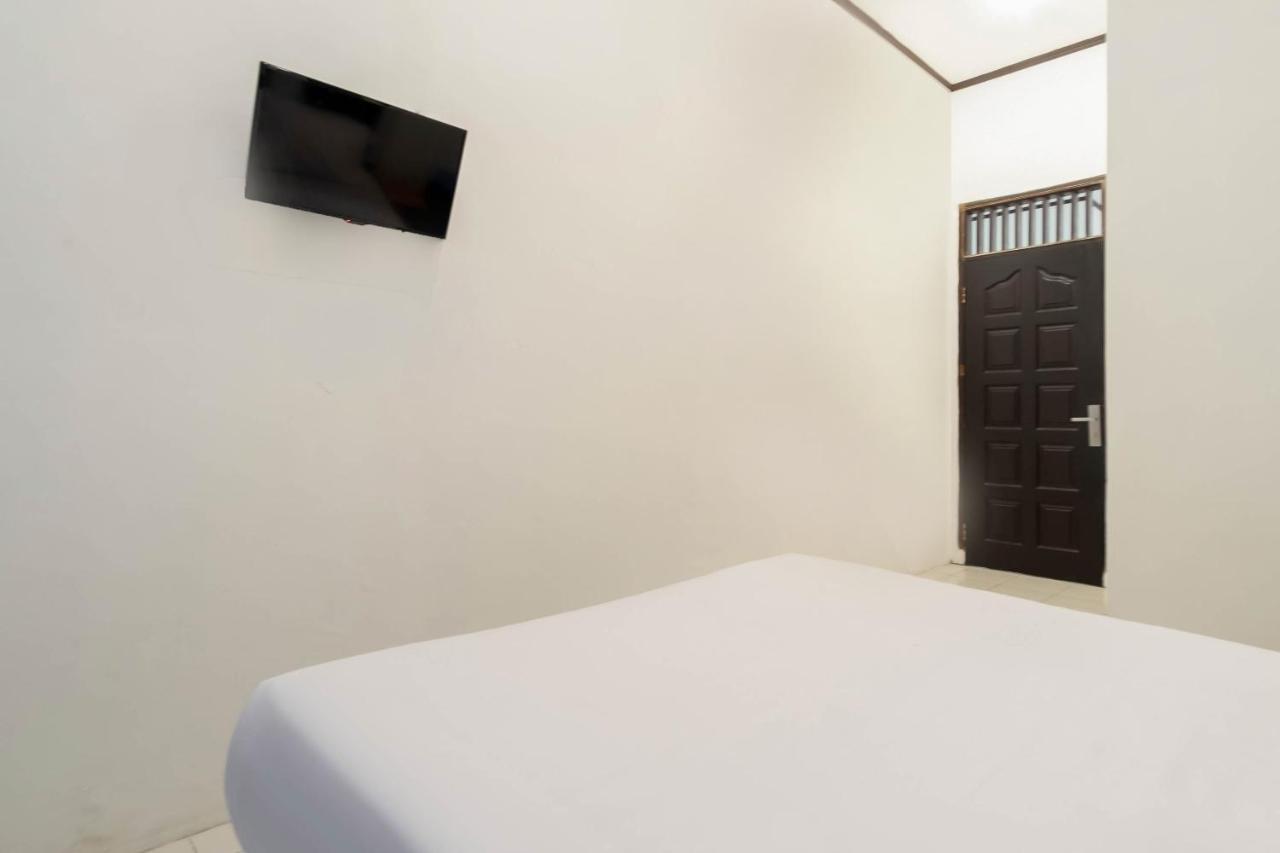 Hotel Oyo Living 2843 Raz House Syariah Medan Esterno foto