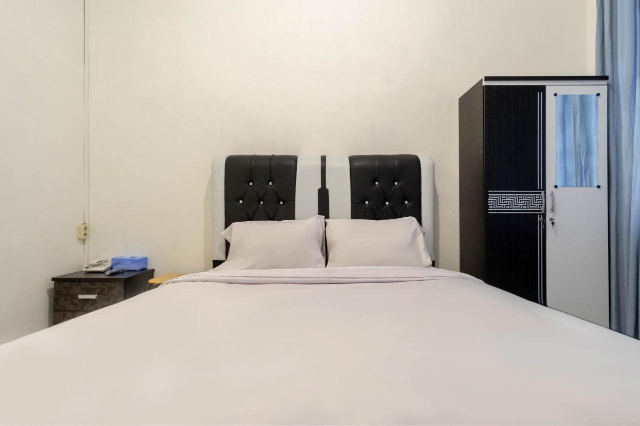 Hotel Oyo Living 2843 Raz House Syariah Medan Esterno foto