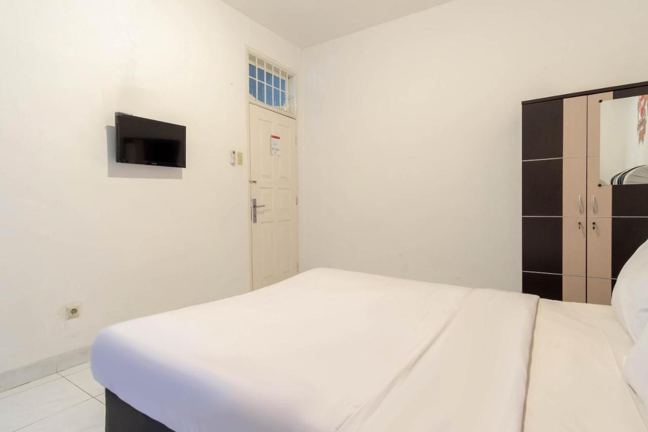 Hotel Oyo Living 2843 Raz House Syariah Medan Esterno foto