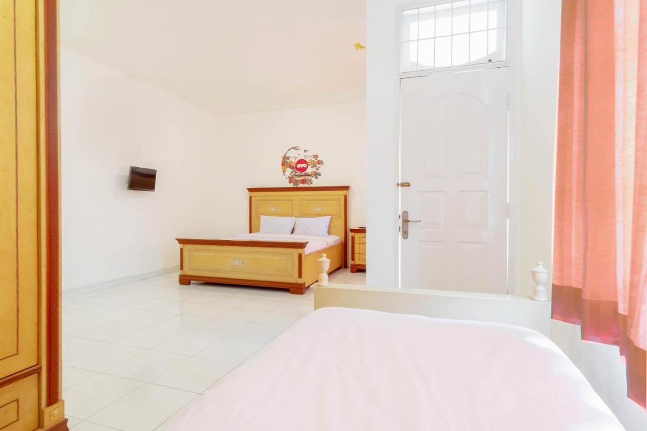 Hotel Oyo Living 2843 Raz House Syariah Medan Esterno foto