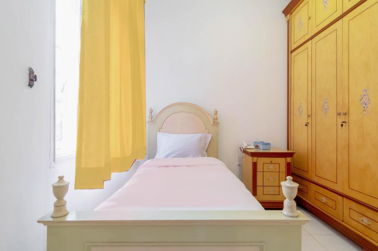Hotel Oyo Living 2843 Raz House Syariah Medan Esterno foto