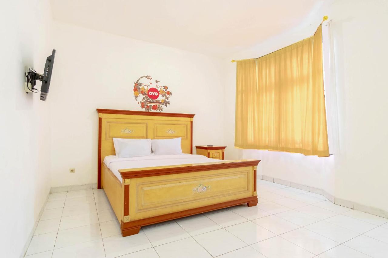 Hotel Oyo Living 2843 Raz House Syariah Medan Esterno foto