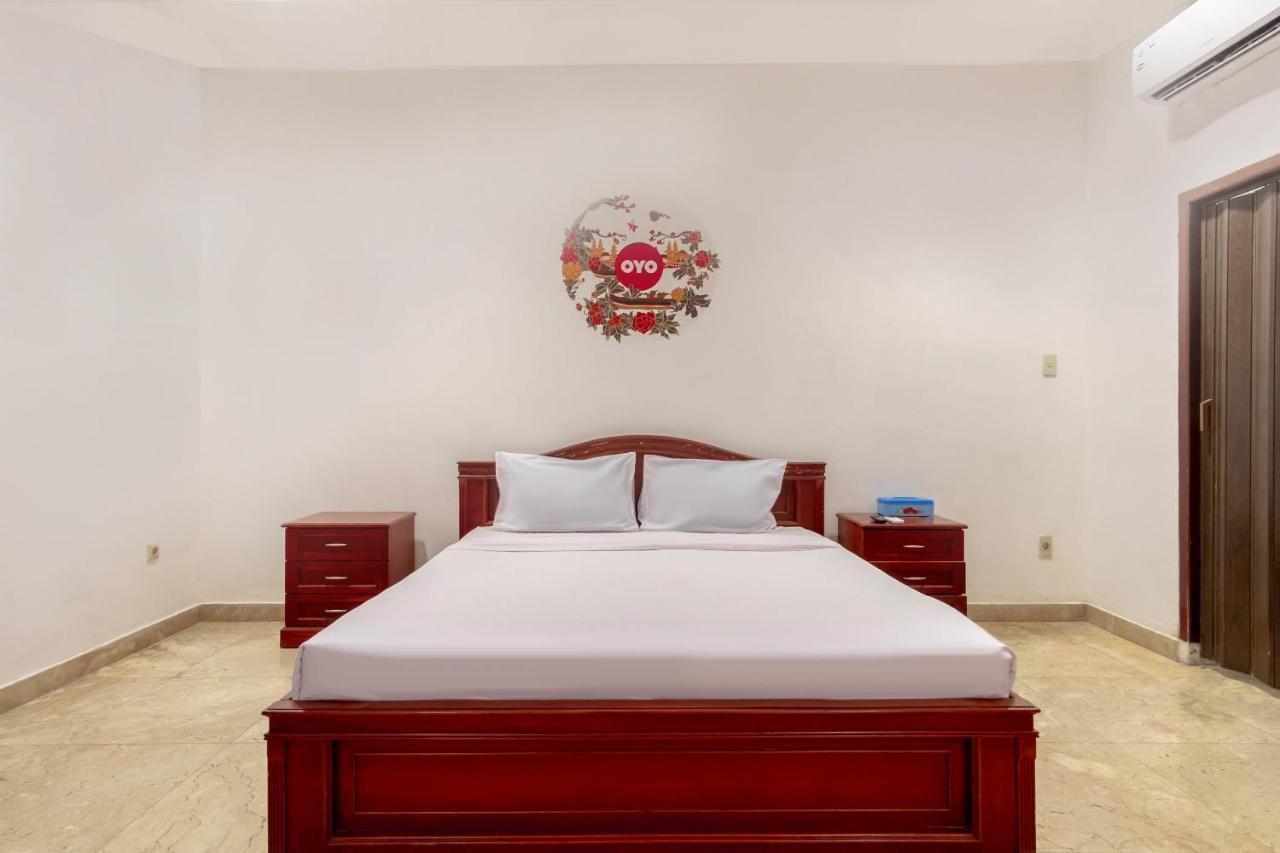 Hotel Oyo Living 2843 Raz House Syariah Medan Esterno foto