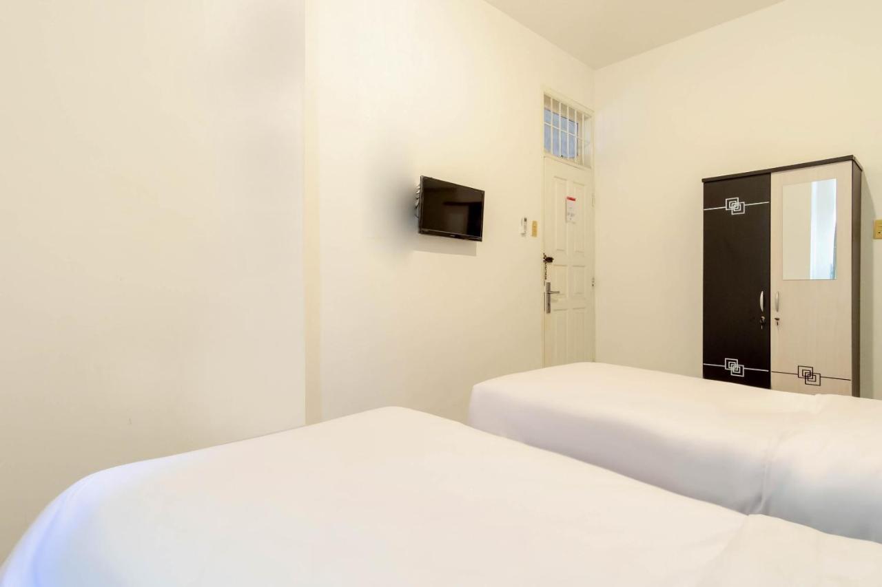 Hotel Oyo Living 2843 Raz House Syariah Medan Esterno foto