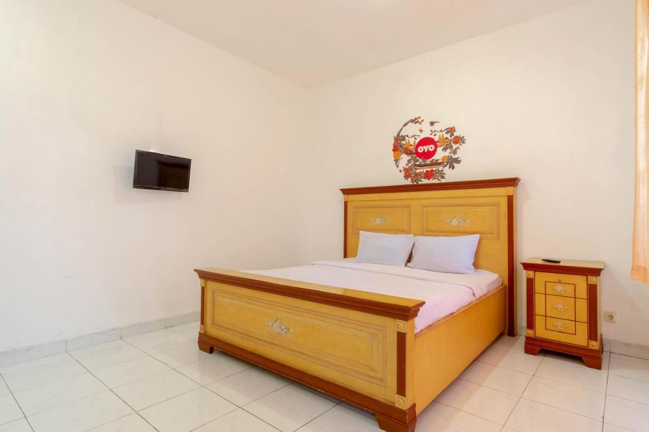Hotel Oyo Living 2843 Raz House Syariah Medan Esterno foto