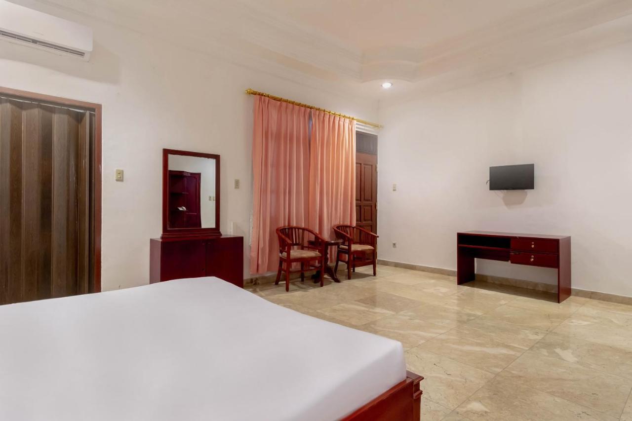 Hotel Oyo Living 2843 Raz House Syariah Medan Esterno foto