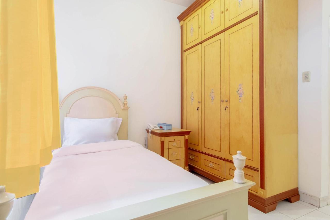 Hotel Oyo Living 2843 Raz House Syariah Medan Esterno foto