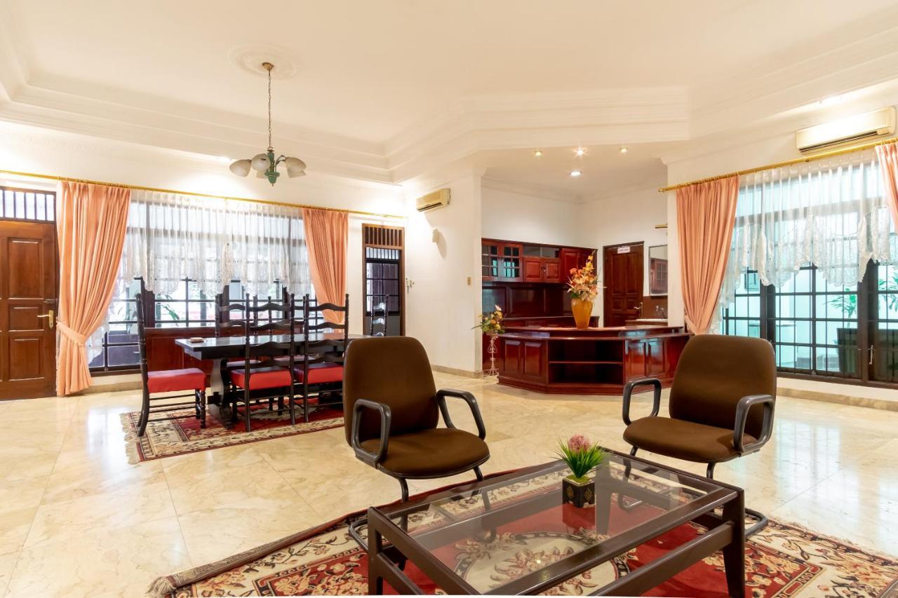Hotel Oyo Living 2843 Raz House Syariah Medan Esterno foto
