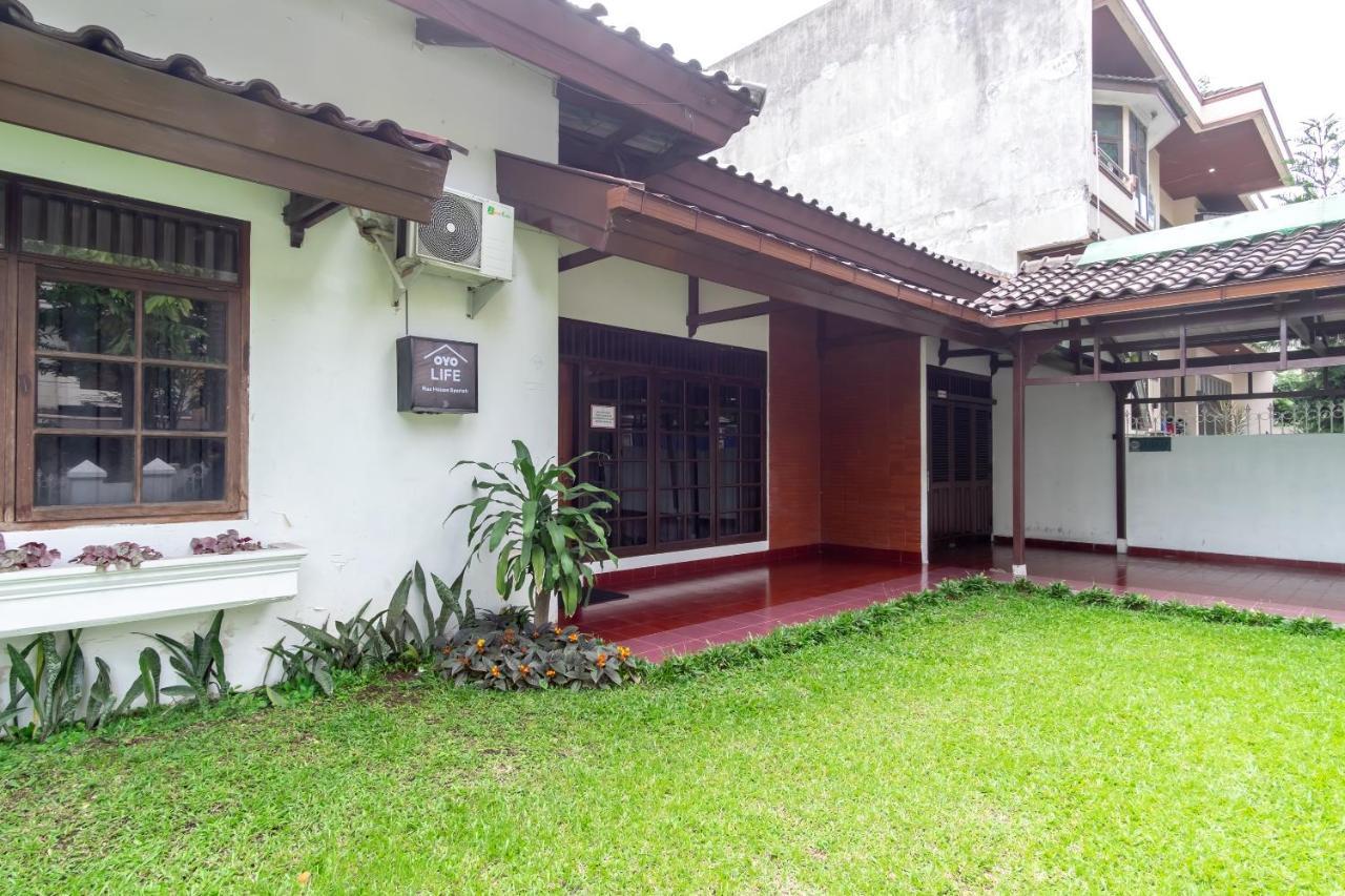 Hotel Oyo Living 2843 Raz House Syariah Medan Esterno foto